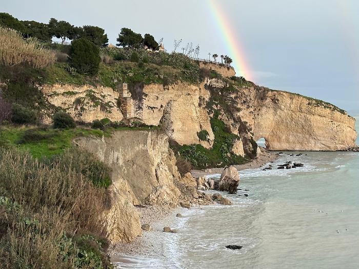 Frana a Sciacca: crolla un tratto del costone Cammordino, paura sotto la zona termale