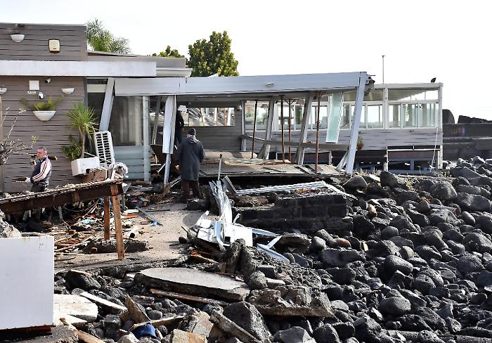 Ciclone Harry, danni per 2 miliardi ma dallo Stato solo 33 milioni: il Ddl di De Luca che stanzia 1,79 MLD