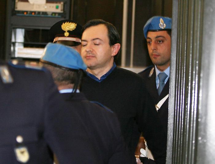 Ergastolano muore in carcere ma nessuno lo sa per tre anni: lo scopre (per caso) il suo avvocato