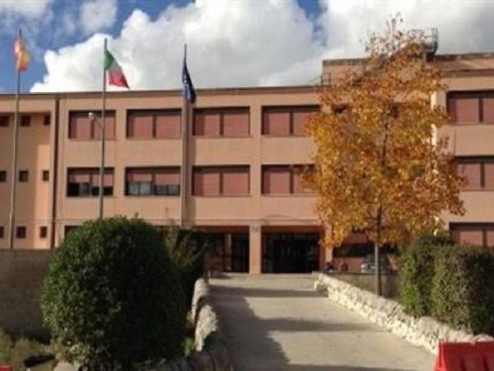 Ragusa, allarme fuga di gas in un istituto scolastico: studenti evacuati in palestra