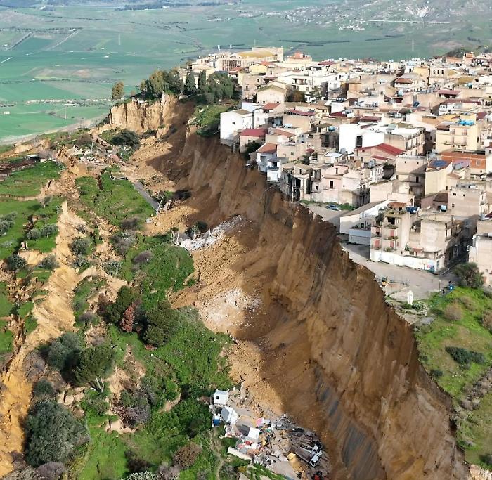 Il Corpo forestale presidier&agrave; 24 ore su 24 le aree rurali di Niscemi dopo la frana