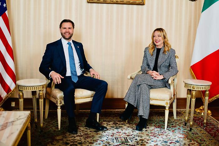 da sinistra Giorgia Meloni, J.D. Vance