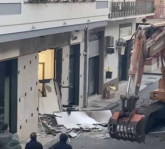 Scardinato il bancomat della Baps a Giarratana, portati via 50mila euro