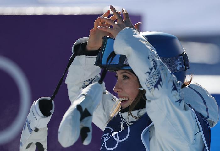 Slopestyle, brivido e riscatto a Livigno: Eileen Gu cade alla prima run, poi firma un 75,30 e vola in finale. Gremaud detta il passo con due manche capolavoro