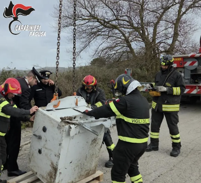Il colpo al bancomat di Giarratana, la cassaforte trovata nei campi circostanti con dentro il denaro