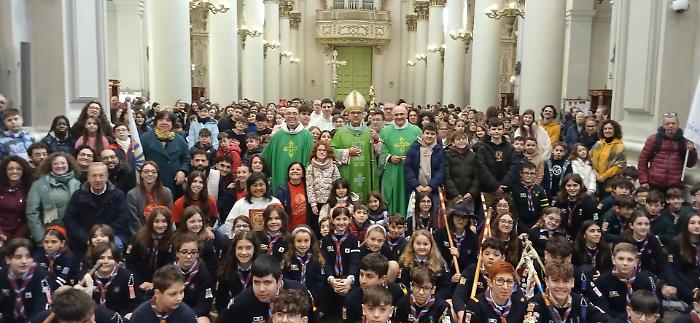 Il vescovo di Ragusa ai ragazzi: "Immaginate di ammirare il nostro pianeta dall'alto. Non ci sarebbero differenze, solo bellezza"