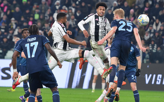 Kalulu salva la Juventus al sesto e ultimo minuto di recupero: 2-2 con la Lazio