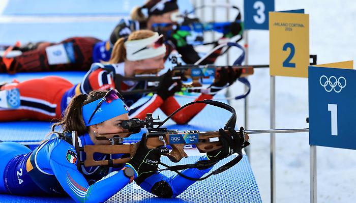 Biathlon, azzurri sul podio: medaglia d'argento nella staffetta mista