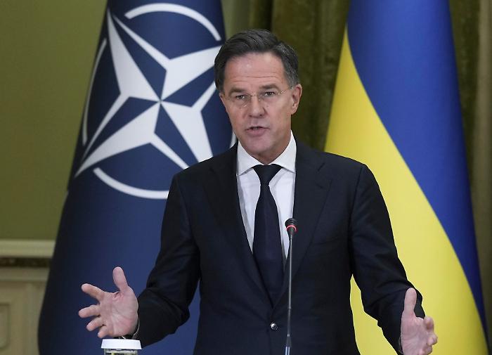 La Nato in frantumi: gli Usa snobbano Monaco, l'Europa sola contro Russia nell'Artico