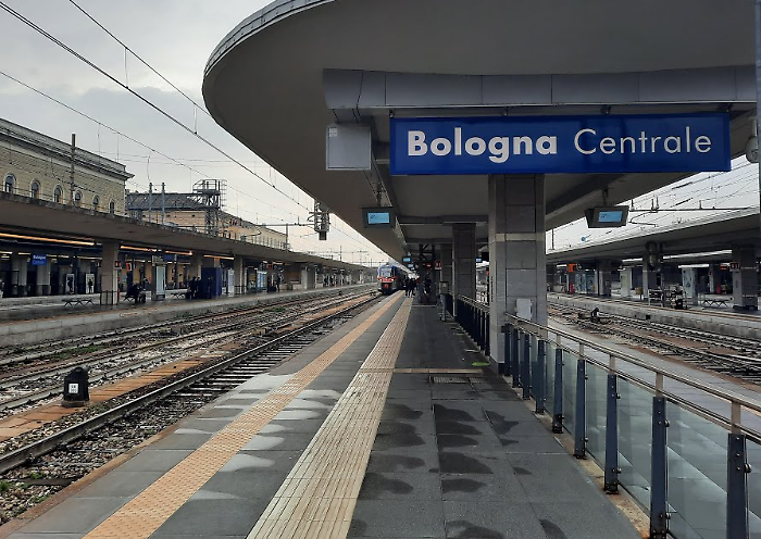 Sabotaggio ai treni, terrorismo e attentato al centro delle indagini. E nessuno rivendica
