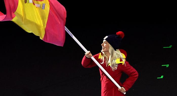 Preservativi e assorbenti nel villaggio olimpico: Olivia Smart li mostra sui social