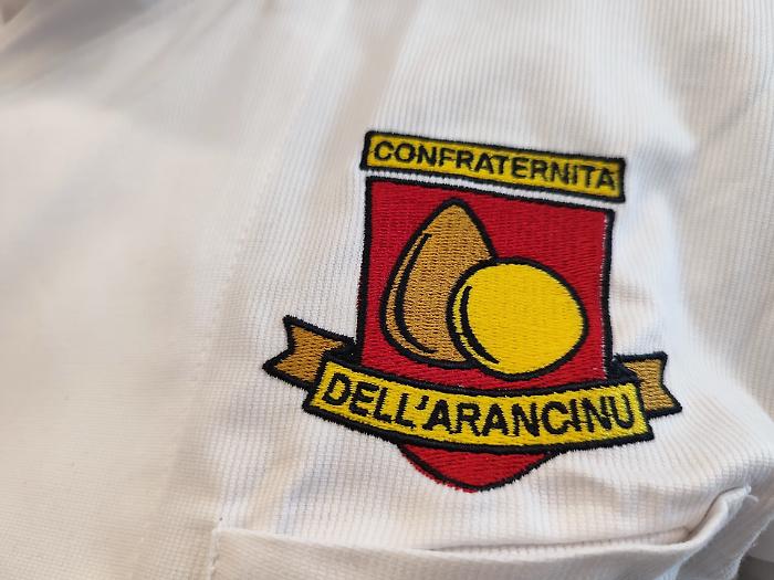 Nasce la Confraternita dell&rsquo;Arancinu: quando un&rsquo;idea solidale diventa patrimonio gastronomico