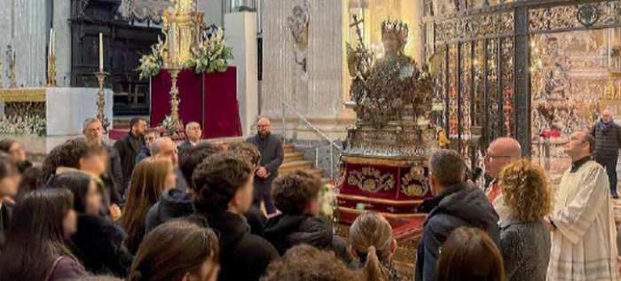 A Catania, l&rsquo;emozione degli studenti al cospetto di Agata 