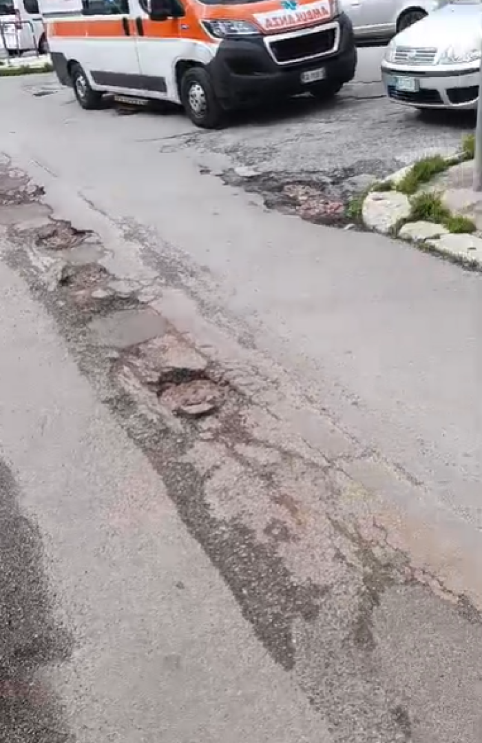 Strada dissestata tra le Vie Beato Angelico e Via Pozzo a Uditore a Palermo