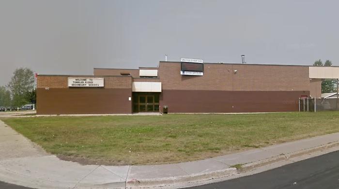 Canada, sparatoria a scuola: l'omicida si uccide, ma prima fa 9 morti e 27 feriti. L'allerta: &laquo;Attenti a una donna coi capelli castani&raquo;