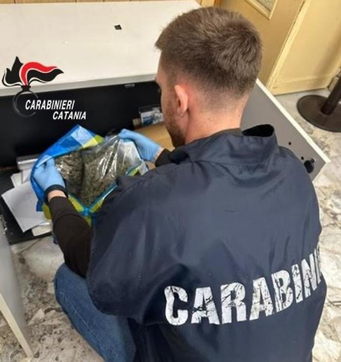 San Cristoforo, blitz nella notte in un'abitazione trasformata in centro di spaccio