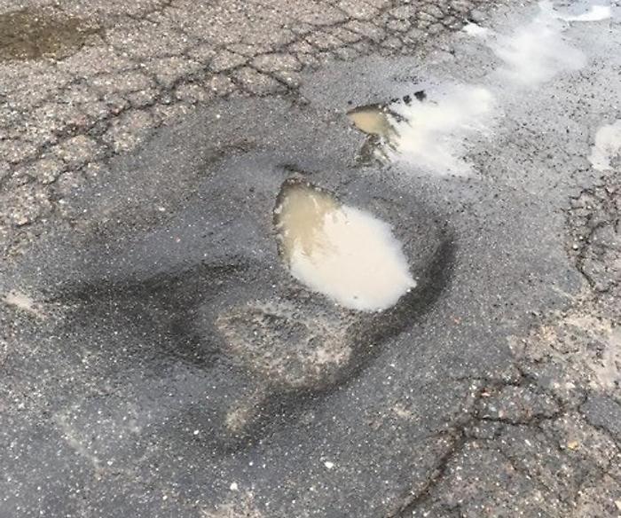Strade come colabrodo: scatta il limite di 30 km/h in tutto il centro urbano