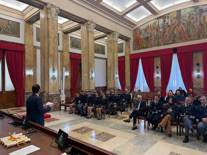 Contrasto alle truffe agli anziani, consegnati riconoscimenti agli agenti della Polizia