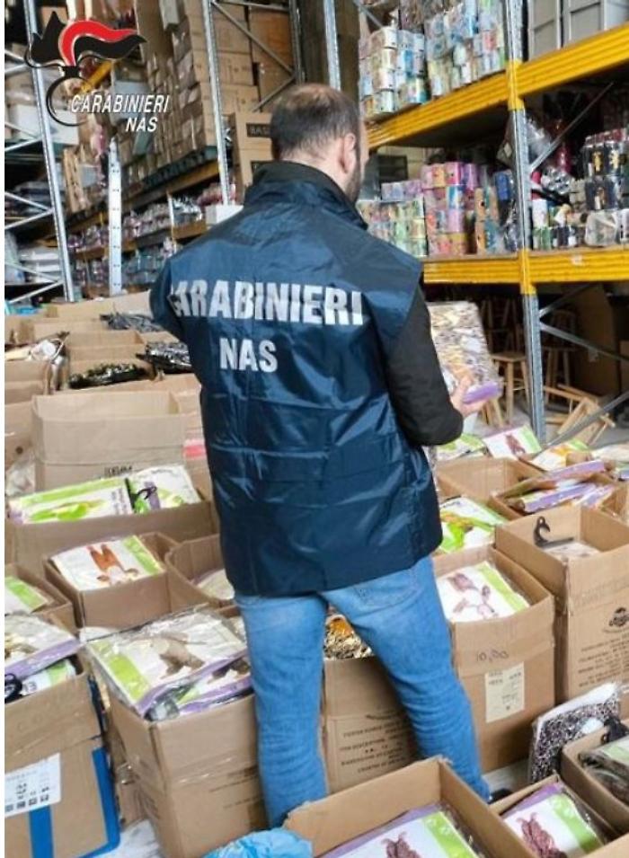 Costumi di carnevale per bambini senza marchio CE: sequestro e multa per il negoziante