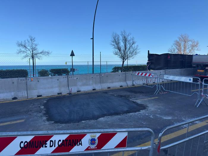 Lungomare, chiusa la voragine in viale Artale Alagona: pronta la riapertura