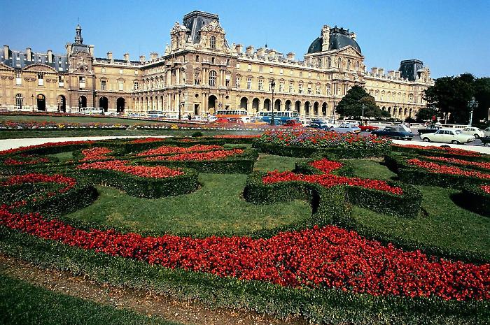 Il Louvre travolto da una catena di guai: dopo il furto da "film" ecco cos'altro &egrave; accaduto