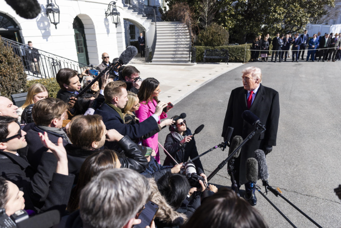 Trump invia una seconda portaerei in Medio Oriente: tensione con Teheran tra minacce e negoziati sul nucleare