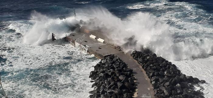Ginostra isolata dalla mareggiata, abitanti in allarme: &laquo;In caso di eruzione come faremmo a scappare&raquo;