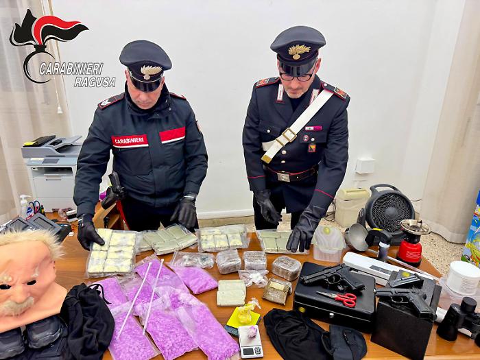 Ragusa, la casa nei pressi di via Risorgimento era diventata un market della droga