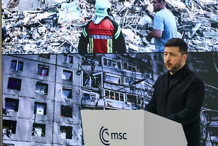 Standing ovation per Zelensky a Monaco: &laquo;La nostra unit&agrave; &egrave; il miglior intercettore contro gli attacchi russi&raquo;