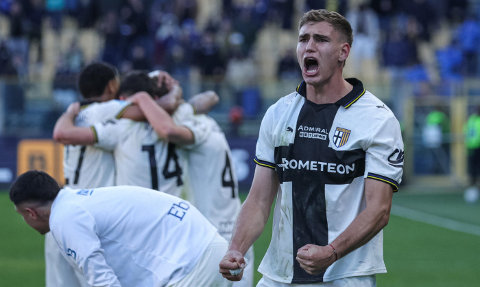 Parma, beffa all&rsquo;ultimo respiro: il colpo di testa di Pellegrino al 93&rsquo; stende un Verona eroico ma in dieci