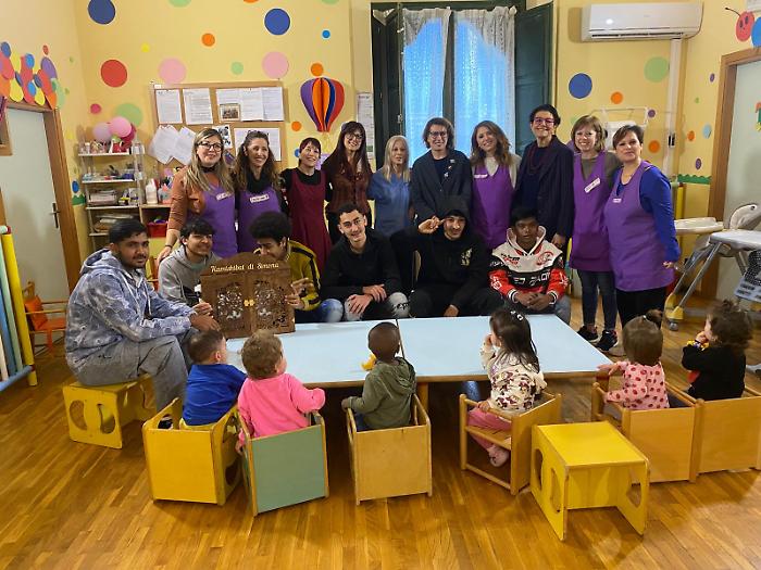 Ragazzi scalzi in tour, ecco come si fa intercultura nelle scuole di Ragusa