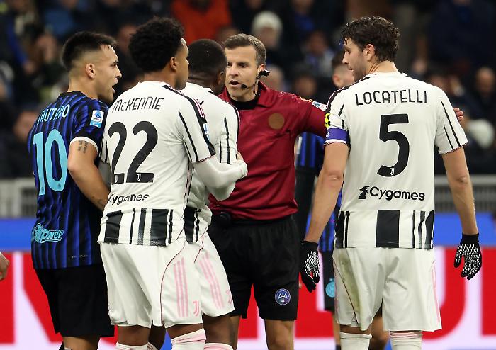 Minacce di morte all'arbitro La Penna dopo Inter-Juve. Il consiglio della polizia di non uscire di casa