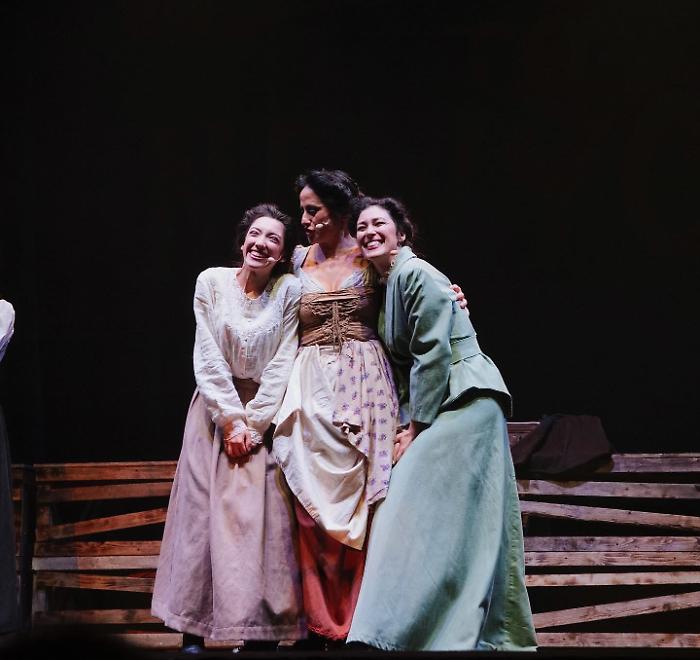 Spettacolo "Camicette bianche"