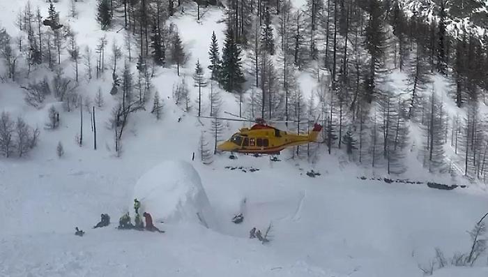 Courmayeur, la valanga che non ha lasciato scampo: tre freerider francesi morti nel canale dei Vesses