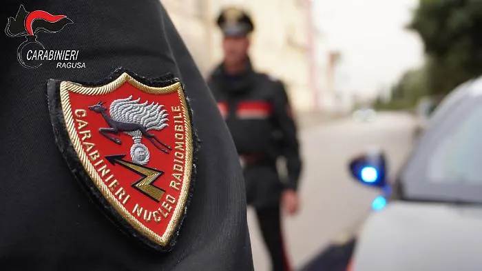 Ragusa, due 15enne vittoriesi si schiantano con un'auto rubata dopo un inseguimento: denunciati