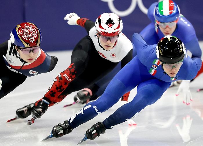 Arianna Fontana quarta con rimpianti nei 1000 metri: nel corpo a corpo in pista perde terreno