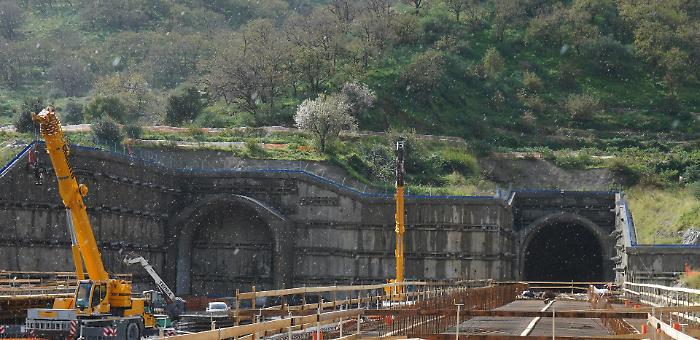 Ultimata una delle gallerie pi&ugrave; complesse del raddoppio ferroviario Giampilieri-Fiumefreddo