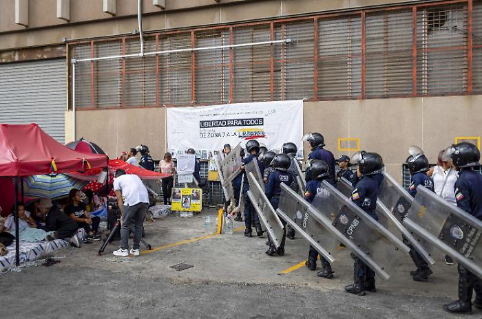 Venezuela: mogli e madri dei prigionieri politici in sciopero della fame