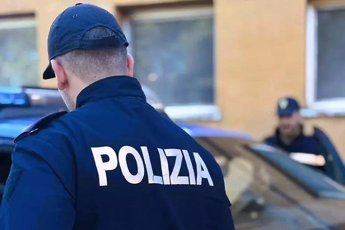 Tre furti  in 20 minuti nelle auto parcheggiate a Niscemi: denunciato un 24enne