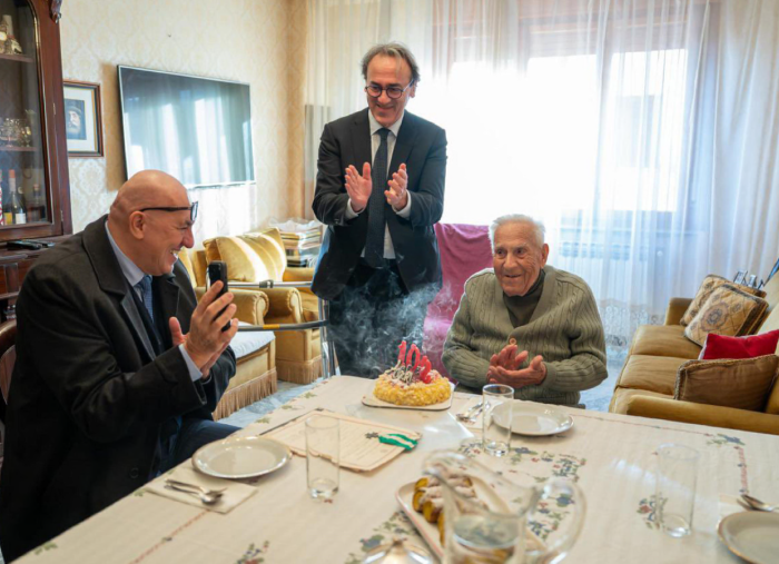 Un caff&egrave; con la storia: Crosetto celebra i 102 anni del padre di Bonelli