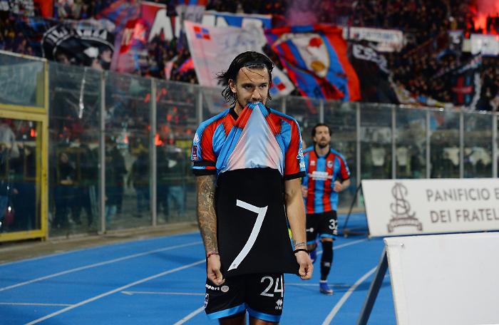 Pe il Catania un poker al Trapani che riaccende la corsa sul Benevento (nel nome di Orazio Russo)