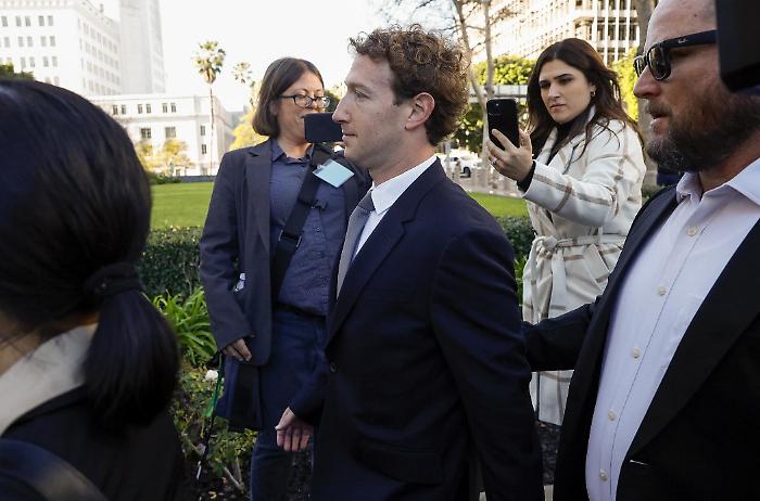 &ldquo;Non &egrave; solo uno schermo&rdquo;: Zuckerberg davanti alla giuria a Los Angeles nel primo grande processo sulla dipendenza da social tra i giovani
