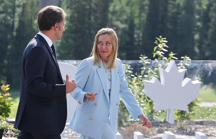 Macron a valanga su Meloni: &ldquo;Ognuno resti a casa propria e le pecore saranno ben sorvegliate&rdquo;. La scintilla franco‑italiana sul caso Deranque