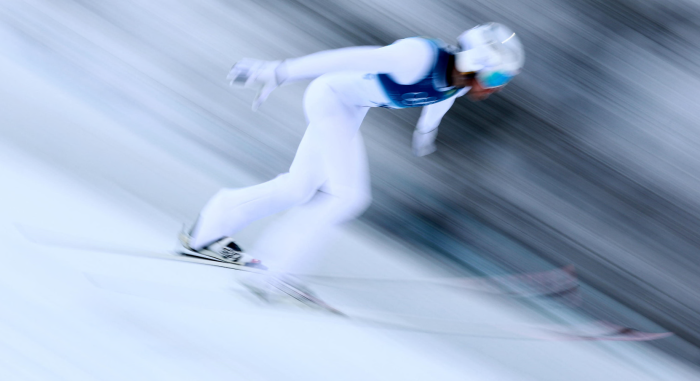 Pericolo scampato alle Olimpiadi Invernali, Loomis si scontra con un soffiatore di foglie ad alta velocit&agrave;: il video
