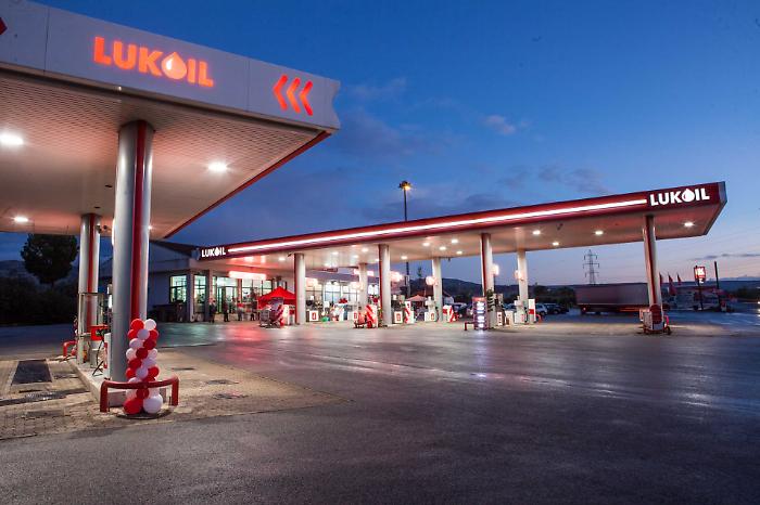 La Isab di Priolo chiude i rubinetti: ferma la distribuzione della benzina per la Sicilia, a rischio le stazioni di servizio