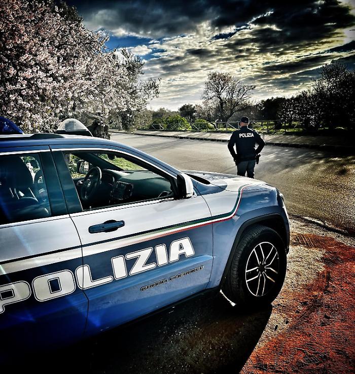 Il proprietario della palestra vede il ladro sullo smartphone e chiama il 112: colpo sventato