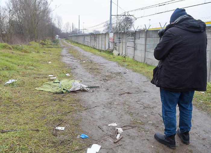 Il pusher ucciso a Rogoredo, l'ipotesi choc: il poliziotto ha sparato per una lite sul pizzo per la droga