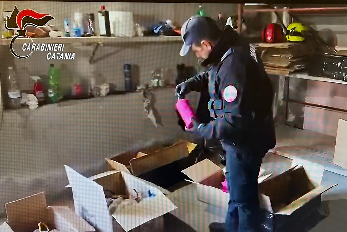 Sequestrati oltre 260 kg di articoli pirotecnici ad Aci Catena: due fratelli arrestati