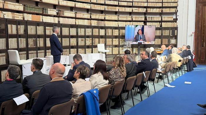Blue Economy, il convegno a Catania. Musumeci: &laquo;Recuperare un rapporto difficile col mare&raquo;