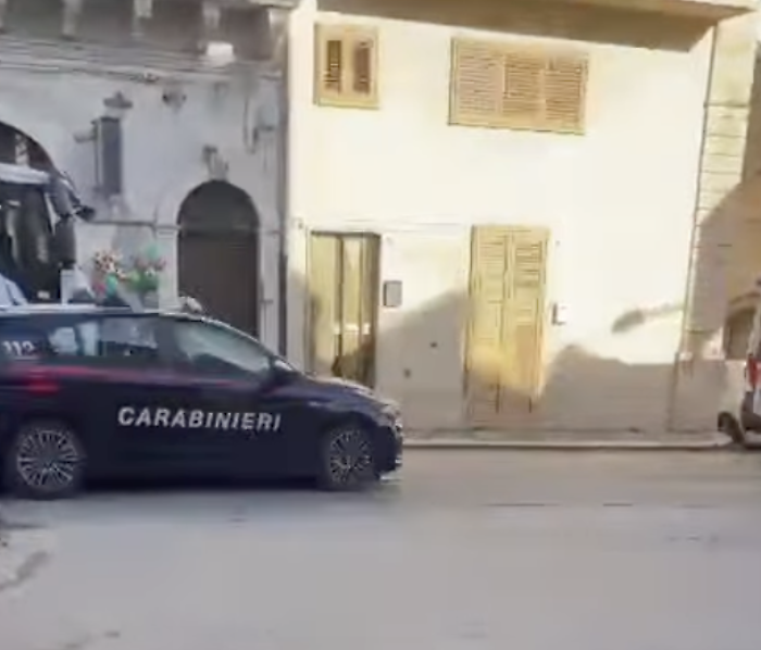 Scicli, aggredisce gli addetti di un supermercato: fermato un uomo in evidente stato di alterazione psicofisica